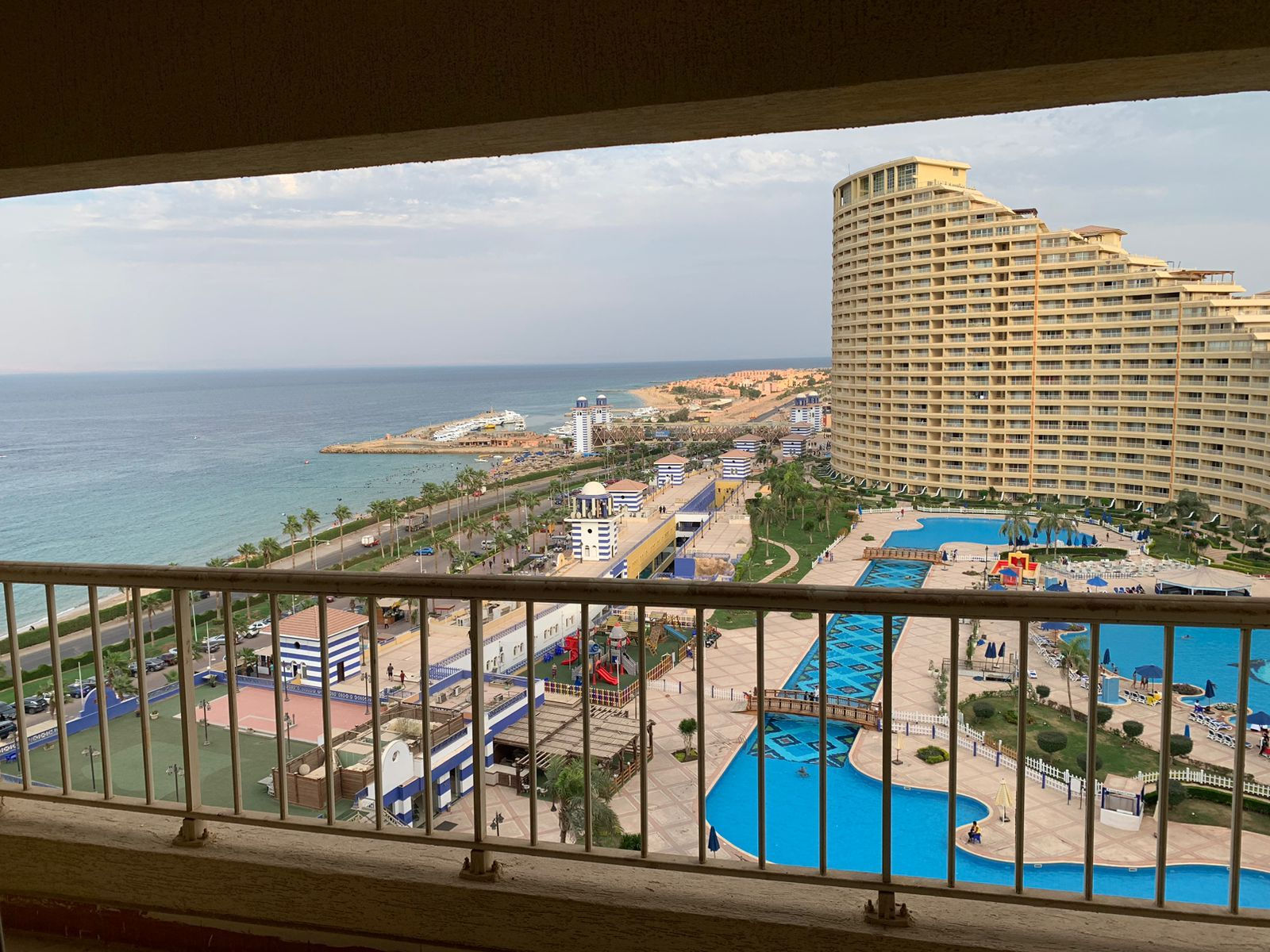 للبيع شاليه بالعين السخنة بورتو السخنة مساحة 100 متر