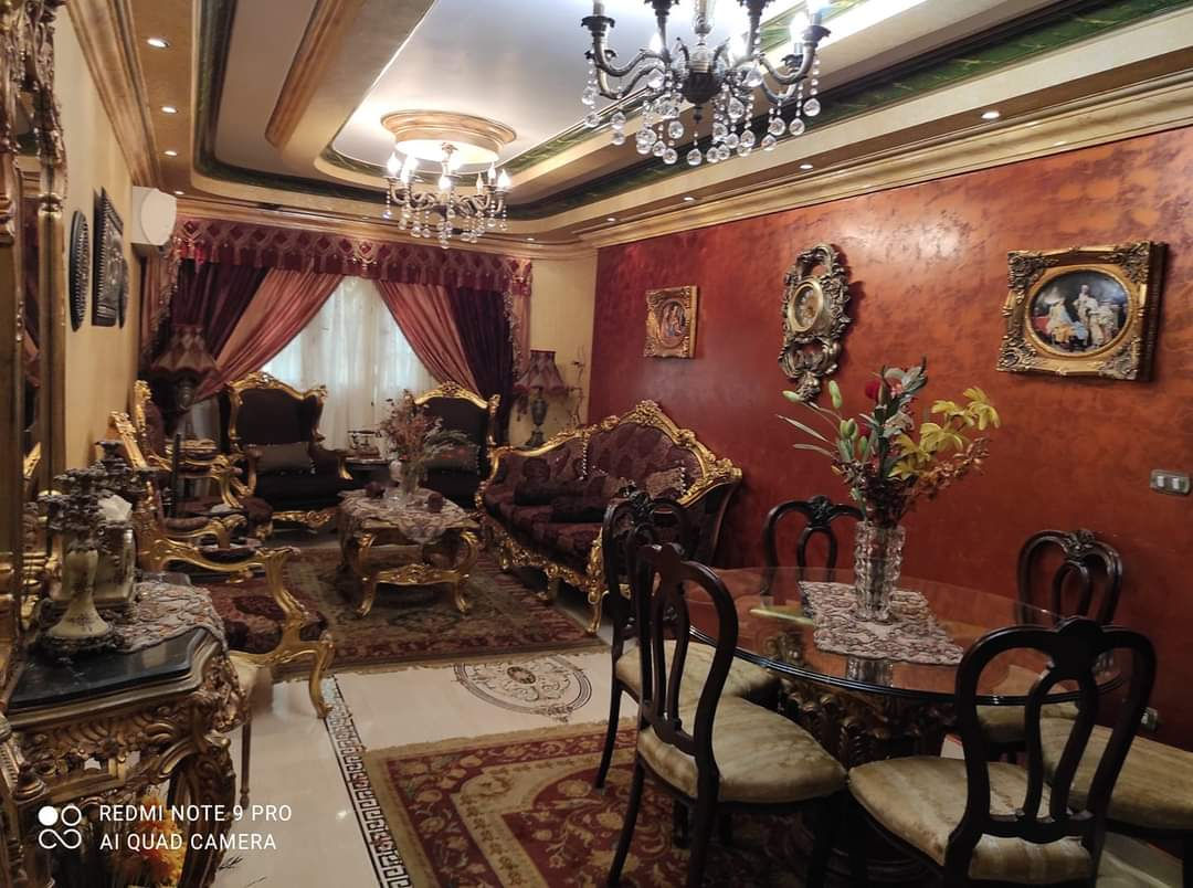 للبيع شقة بالنزهة الجديدة من شارع طه حسين مساحة 156 متر الدور الرابع