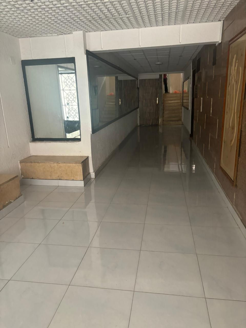 Thumbnail: للبيع شقة اداري م نصر من اسماعيل القباني جنينة مول 200 م الدور الاول (1-628-2)