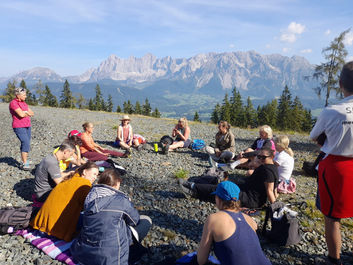 Stille & Chant Yoga Retreat, Mantra und Berg Retreat, Österreich Yoga Retreat, 2026, Renate Heiss, & Kathrin Millinger, Yoga- und Psychotherapie Zentrum, Pfarrkirchen