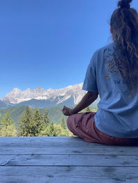 Stille & Chant Yoga Retreat, Mantra und Berg Retreat, Österreich Yoga Retreat, 2026, Renate Heiss, & Kathrin Millinger, Yoga- und Psychotherapie Zentrum, Pfarrkirchen