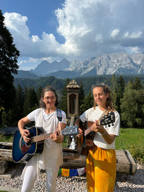 Stille & Chant Yoga Retreat, Mantra und Berg Retreat, Österreich Yoga Retreat, 2026, Renate Heiss, & Kathrin Millinger, Yoga- und Psychotherapie Zentrum, Pfarrkirchen