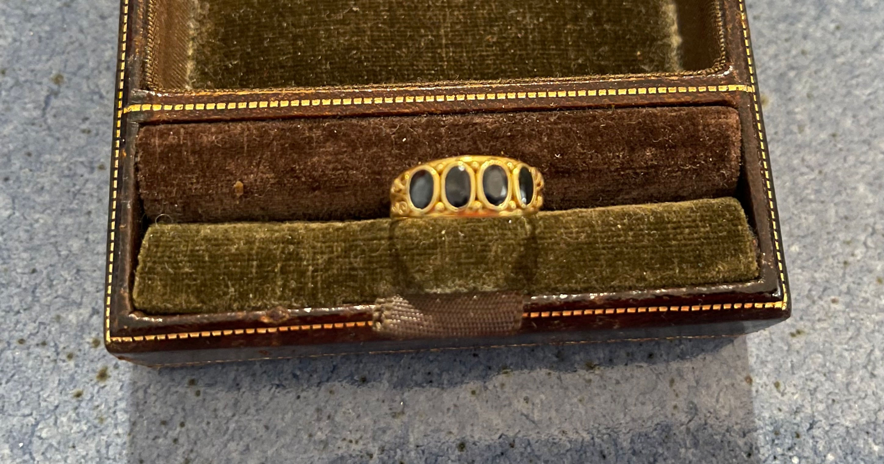 Vintage 12K Gold Ring with Sapphire