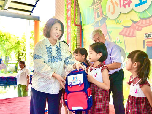 向星辰大海出發 屏縣火箭書包陪5100名幼兒展翅高飛