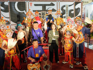 屏縣王船文化館《天寶》特展揭幕　頂中街百年神轎首度入館展出 
