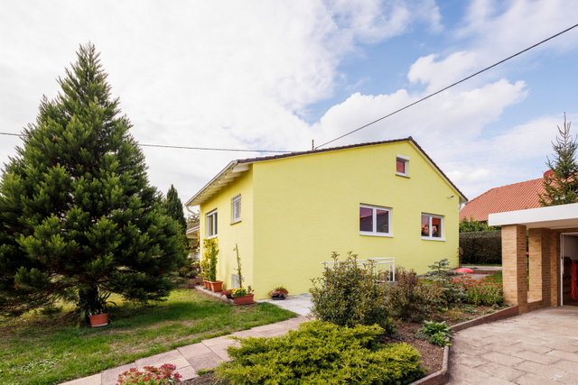 VERKAUFT Renoviertes Haus mit großem Garten und Einliegerwohnung in
