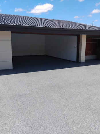 decorative epoxy driveway resurfacing with natural stone flake