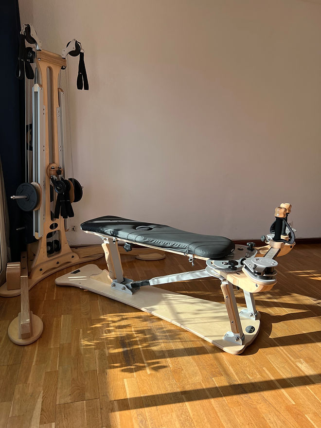 Pulley Tower vor Wand in BCN.jpeg