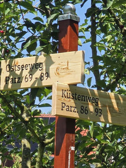 Neue Wegeschilder für unsere Anlage