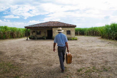 La Tierra y La Sombra.jpg