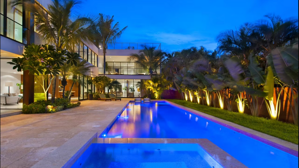 A Miami luxury pool deck