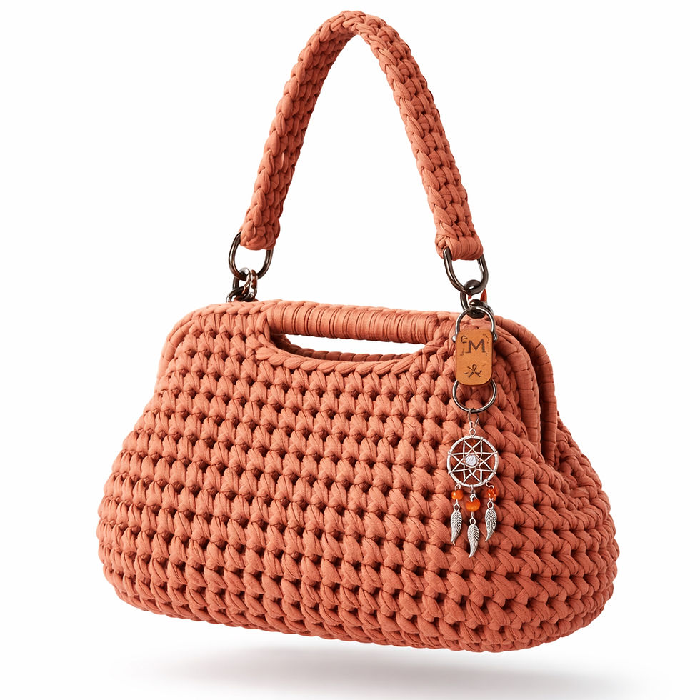 Handgemachte Terracotta Clutch mit Traumfänger-Anhänger im Boho-Stil