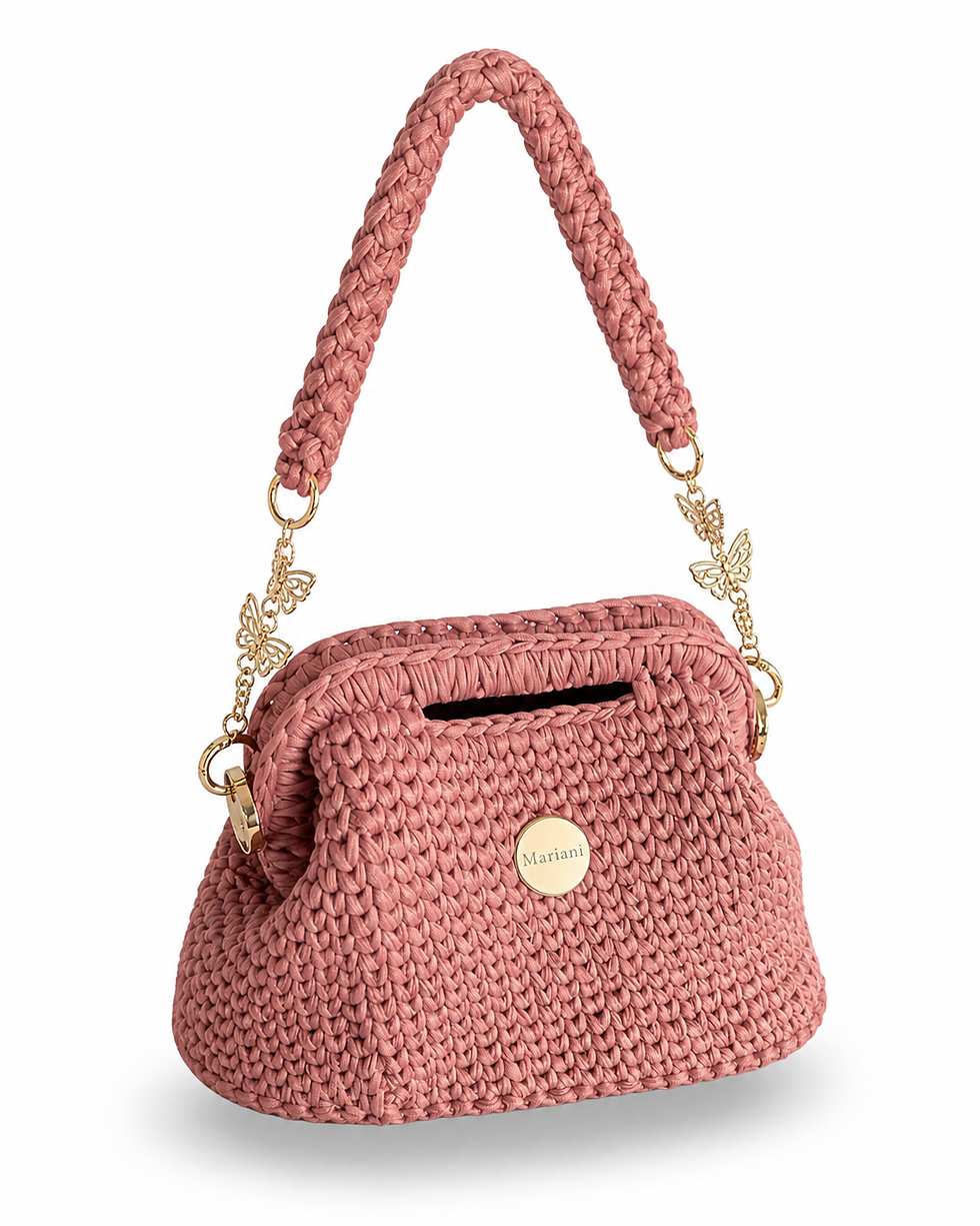 Papilliotta Häkel Clutch in Altrosa mit goldfarbenen Schmetterlingsdetails