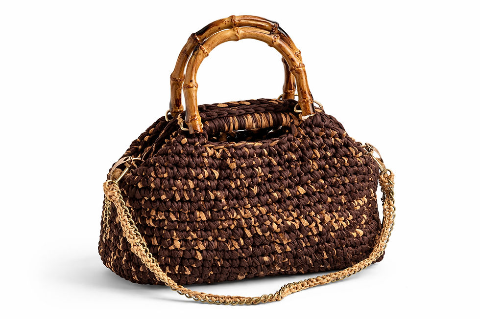 Safari Chic Häkel Tasche in Braun und Sand mit Bambusgriffen und goldfarbener Kette