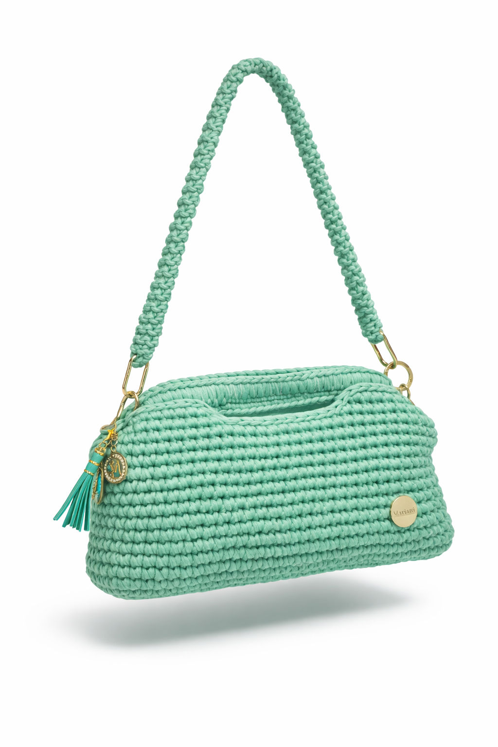 Clutch Mint Aura handgemachte mintfarbene Häkeltasche von Atelier Alex mit goldenen Details