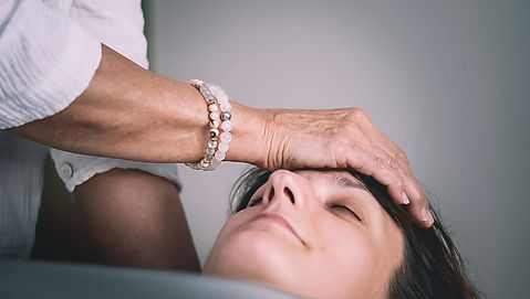 Laval soins séance lucie légaré praticienne reiki harmonisation énergétique main front