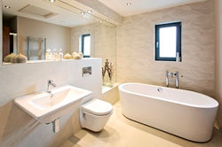 Main Bathroom.jpg