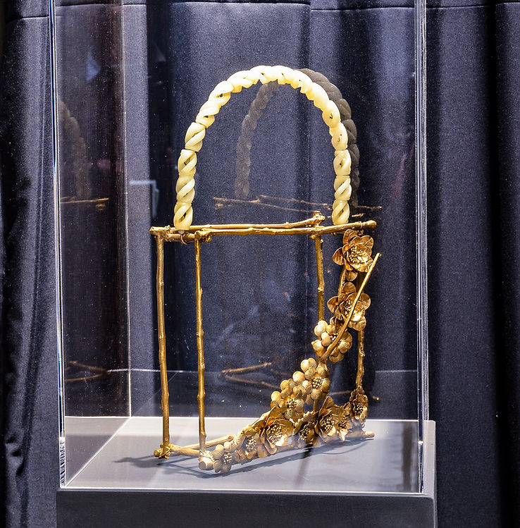 The Objects of Desire, site-specific installation by Beatriz Gerenstein presented during the 57th Venice Biennale at the European Cultural Centre. Seven handcrafted bronze sculptural handbags explore desire, femininity, identity, luxury, and contemporary consumer culture.