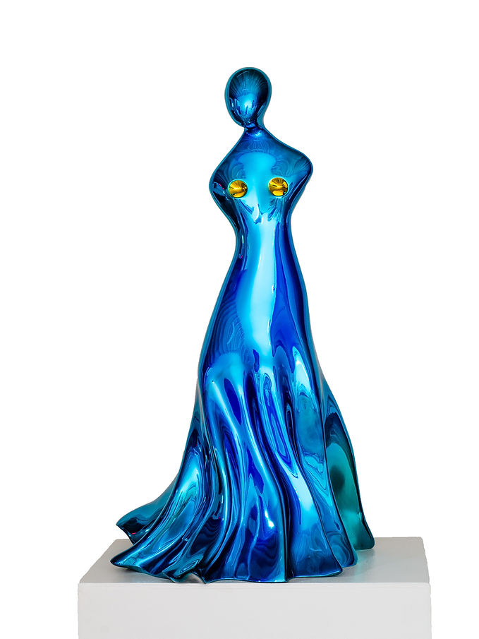 To Me, You Are Beautiful, contemporary sculpture by Beatriz Gerenstein depicting a woman with two golden depressions in place of her breasts. Exhibited during the 59th Venice Biennale, the artwork symbolizes resilience, inner beauty, courage, and the strength of women facing adversity.