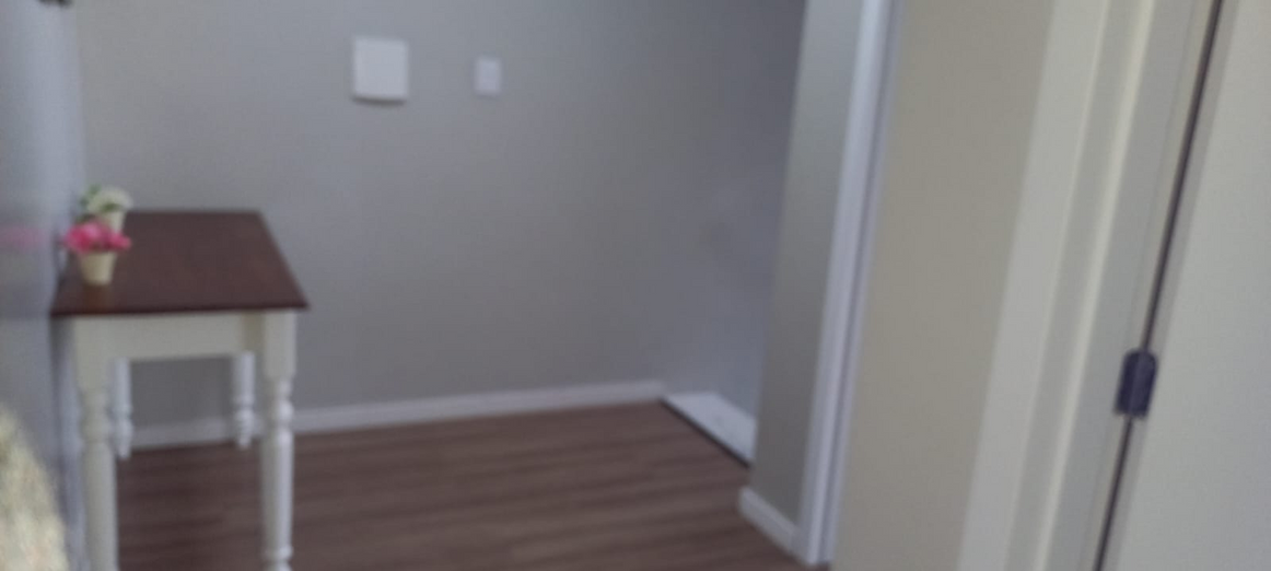 Moderno sobrado com escritório e área de piscina.