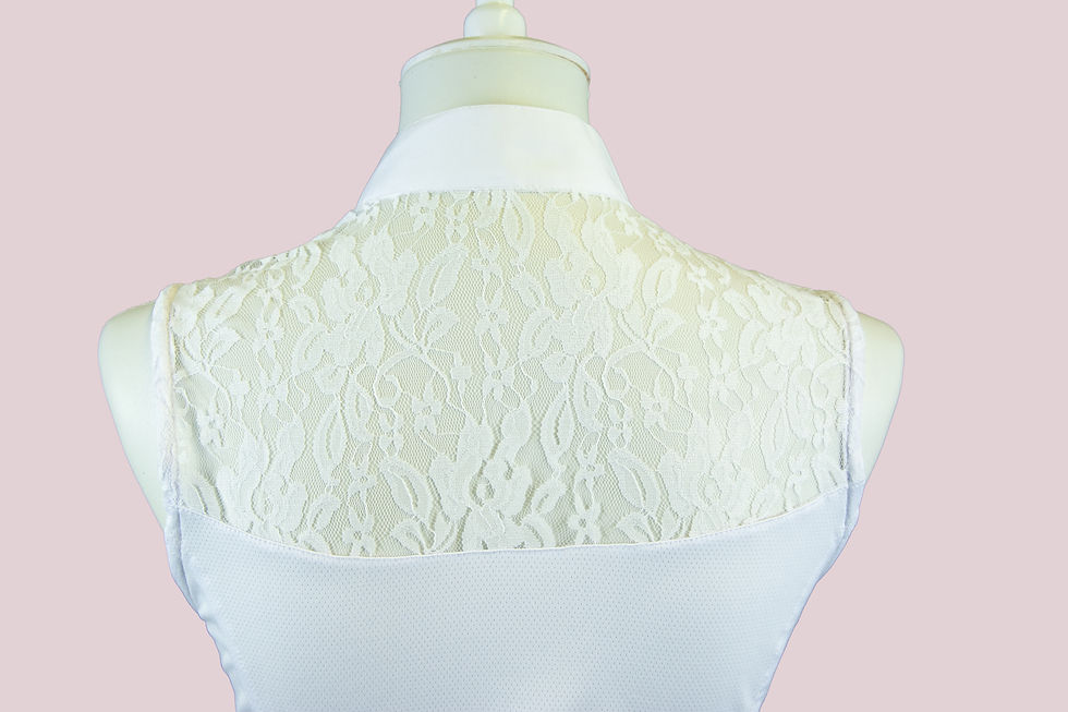 Miniaturbild: Turnierbluse ohne Arm mit Spitze
