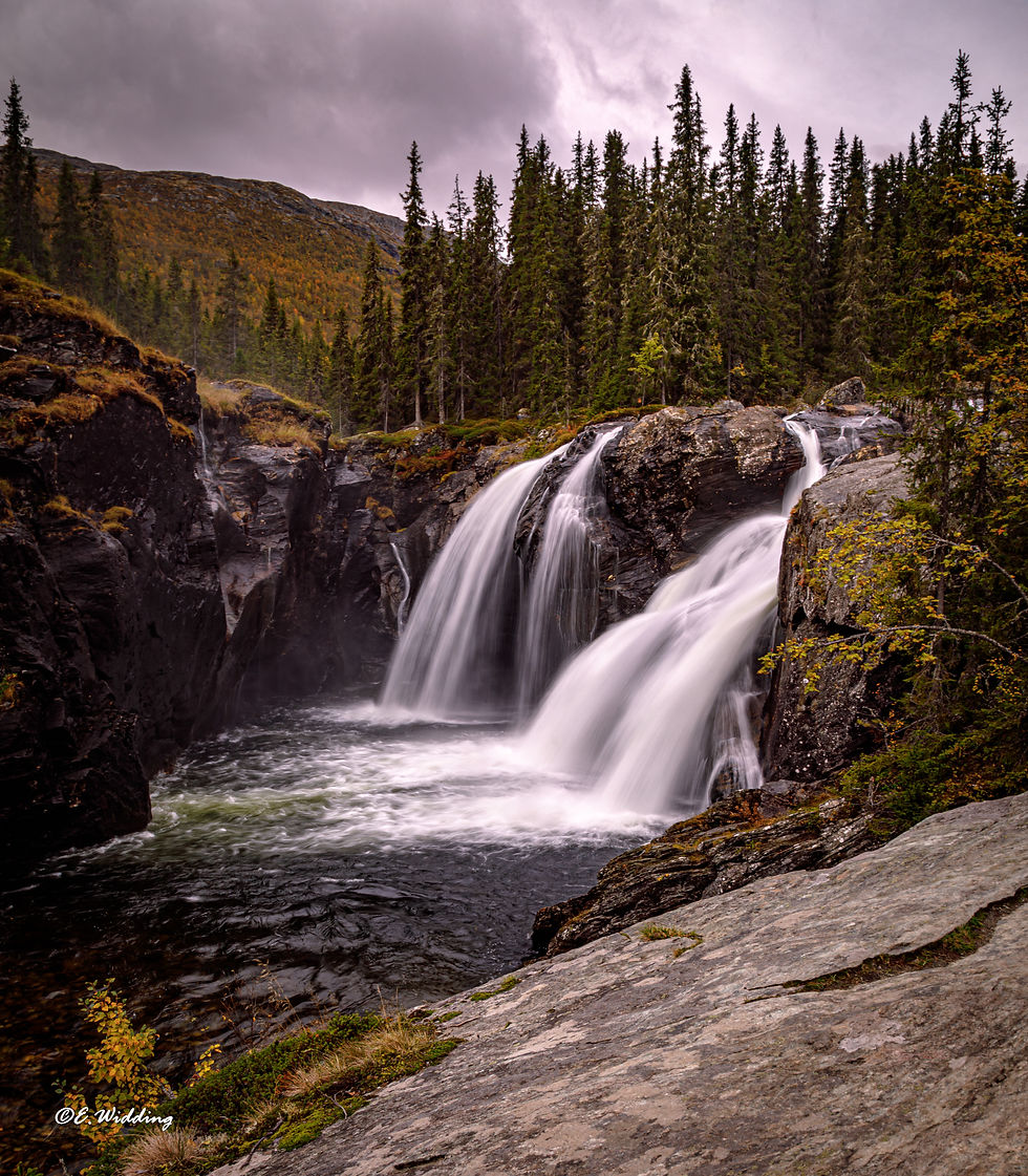 Vannfall i et vakkert landskap. For et fantastisk , spennende og eventyrlig landskap Atelie Melheim