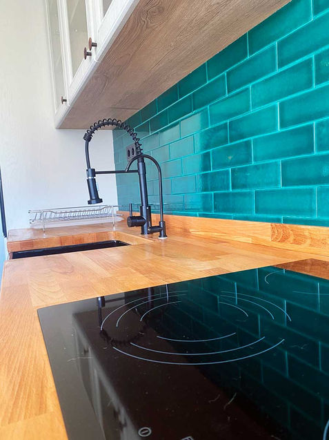 Marmara Evleri 1.Kısım Konut Projesi. Divit Mimarlık. İç Mimarlık Hizmetleri. Banyo tasarımı. Mutfak tasarımı. Modern tasarım. Yeşil renk mutfak. Özel tasarım.
