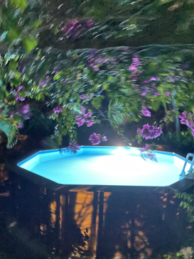 La piscine by night location de la villa Deshaies en Guadeloupe