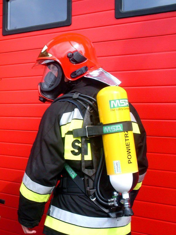 Miniatura: Přilba Gallet F1 SF se zlatým štítem včetně zátylníku, červená