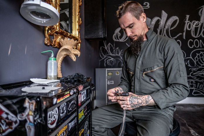 Dickies_Makers_Tattoo_Sven_044_contrast-1200x800-5b2df79.jpg