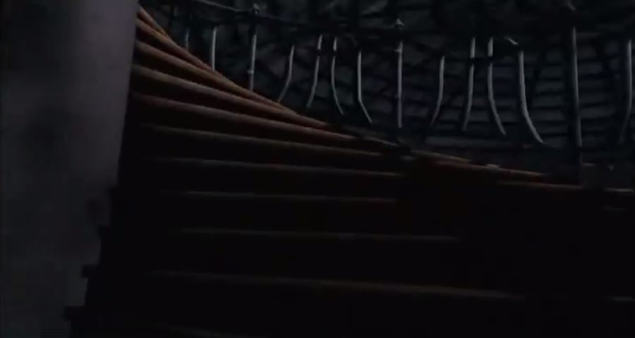 Ces escaliers rendent un bel hommage à la Lune : elle tourne, eux aussi !