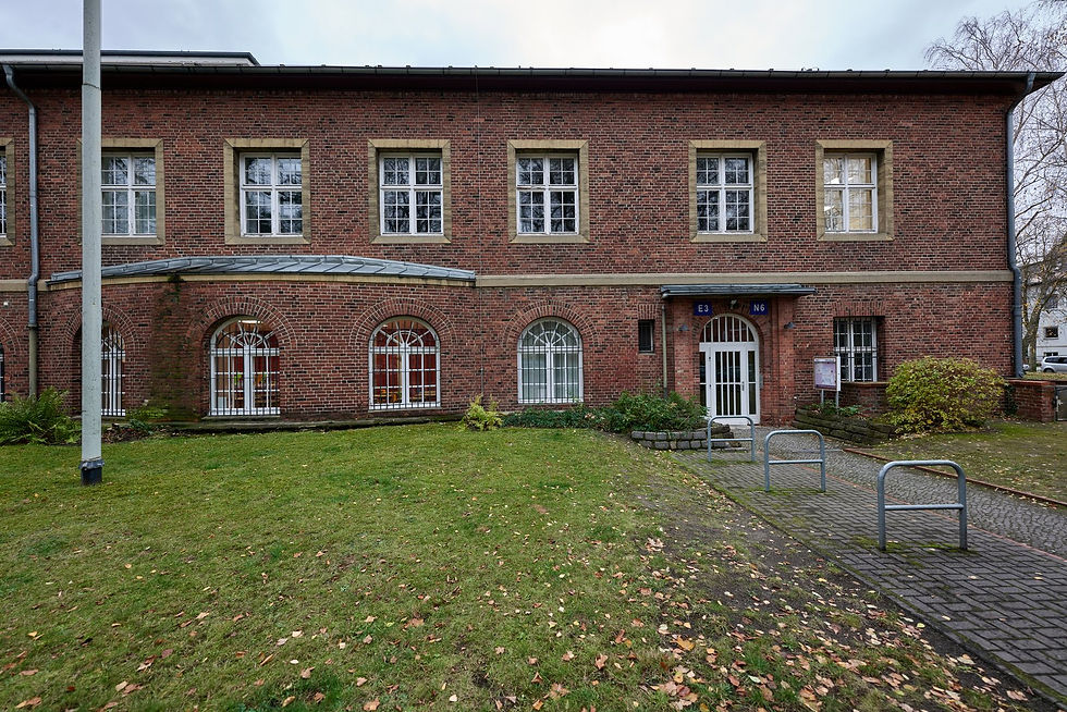The Volkshochschule Steglitz-Zehlendorf in Lichterfelde, a long brick building with arched windows and a small entrance