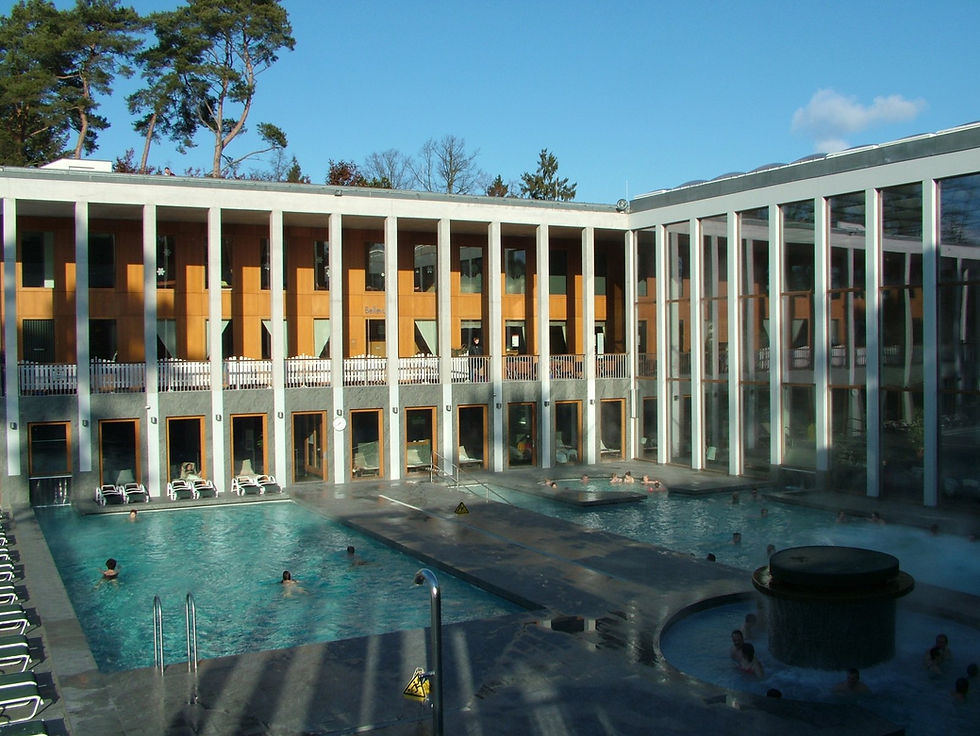 The outdoor thermal pool at the SaarowTherme in Bad Saarow, framed by the white colonnades of the spa building