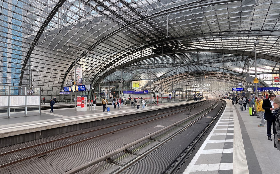 The wide arched roof and empty tracks of the upper level of Berlin Hauptbahnhof