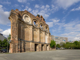 The surviving brick portal of Anhalter Bahnhof at Askanischer Platz in Berlin.