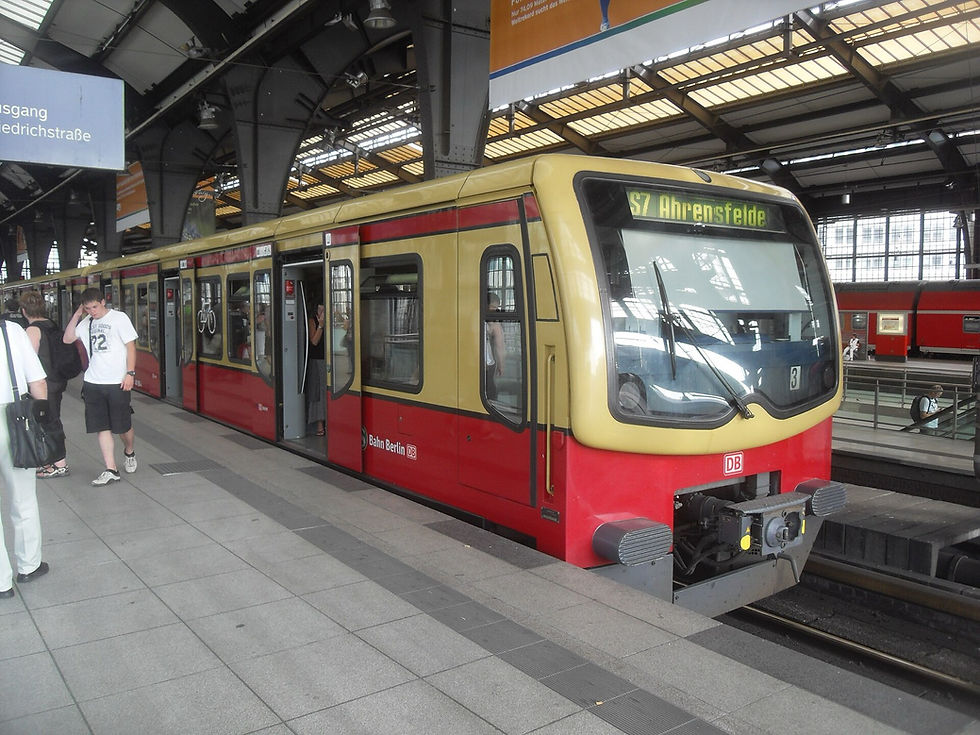 A red and yellow Berlin S-Bahn train at Friedrichstrasse showing S7 Ahrensfelde on its destination display