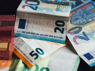 Euro banknotes showing the numbers 20 and 50, the printed figures visitors handle every day in Berlin