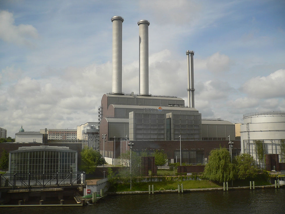 The Heizkraftwerk Berlin-Mitte combined heat and power station on the Spree, with its chimneys and glass turbine hall