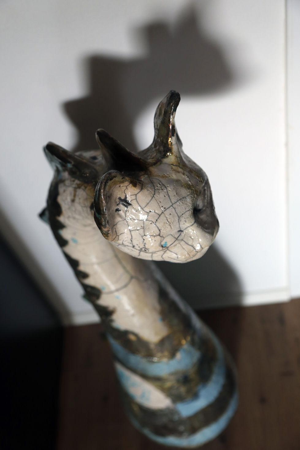 Titolo: Drakat, dettaglio. 
Anno: 2010
Materiale: Ceramica raku
Dimensioni: 50x30x120cm 
