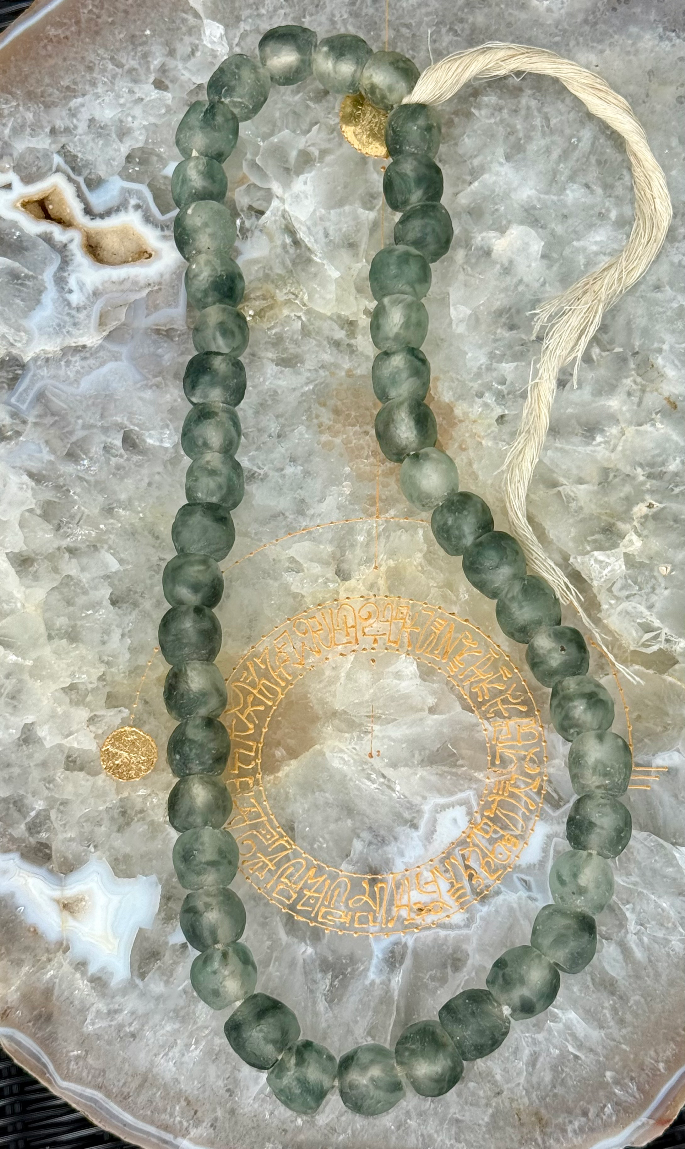 Streng blauwe gerecyclede handgemaakte glaskralen  