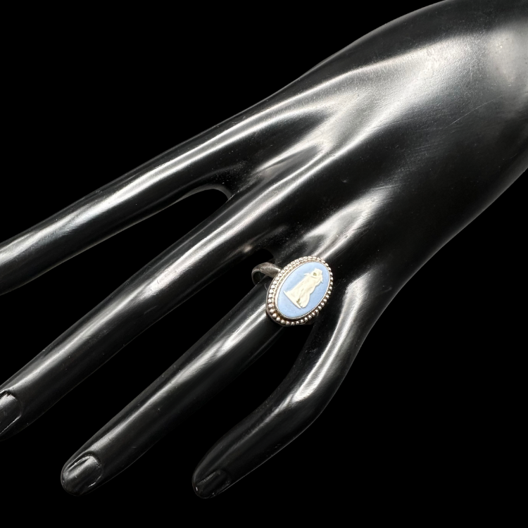 MIDCENTURY – Vintage WEDGWOOD Jasperware Cameo Neoclassical Sterling Silver RING