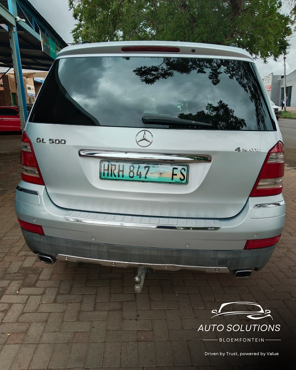 Thumbnail: Mercedes GL500 V8