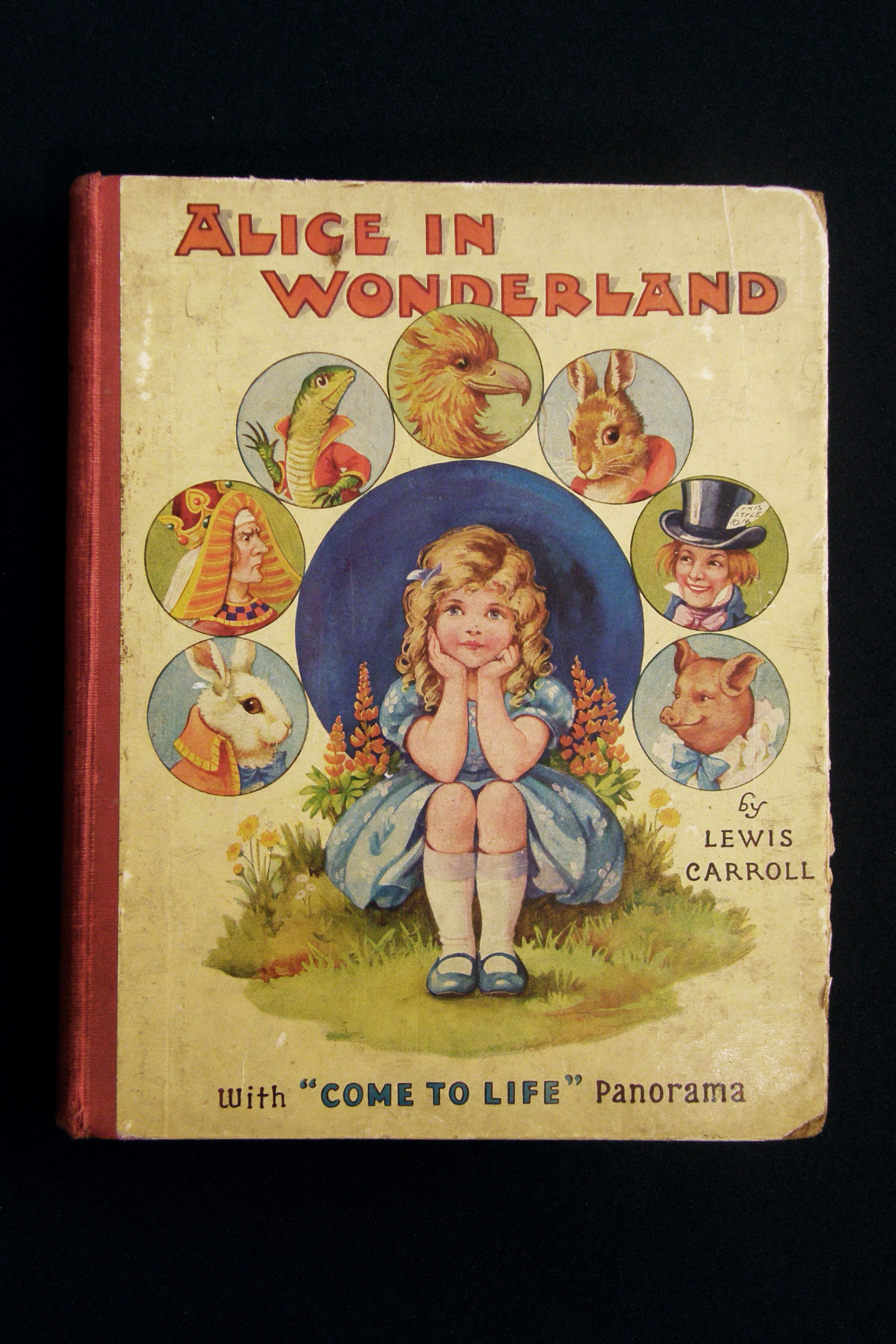 Alice in Wonderland with 'Come To Life' Panorama