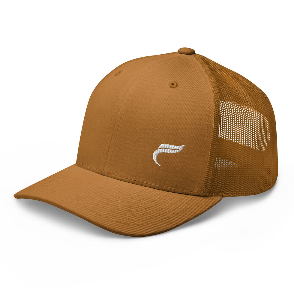 Miniaturbild: Braune Trucker Cap mit weißem Logo-Stick vorne.