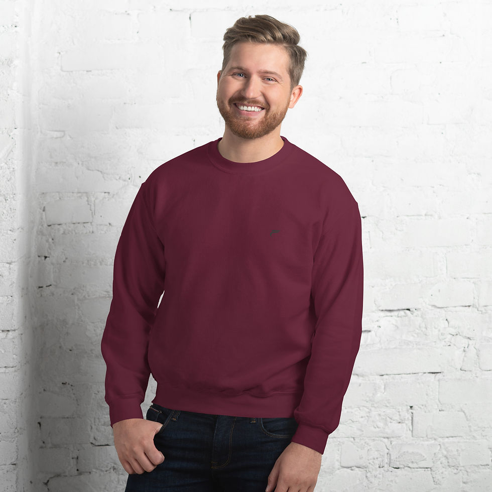 Miniaturbild: Mann trägt ein weinrotes Unisex Organic Creator Tee 2.0