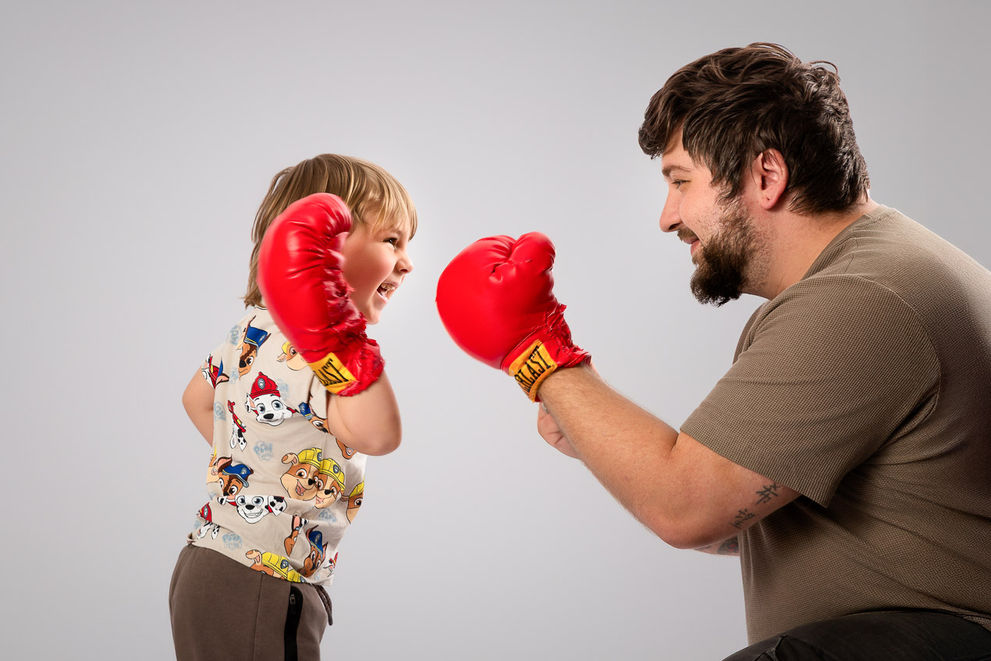 Vater Sohn Foto Familienfoto Boxhandschuhe Gloggnitz Neunkirchen