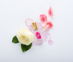 FOL126_LIF_PerfumeOilUplift_01_HI