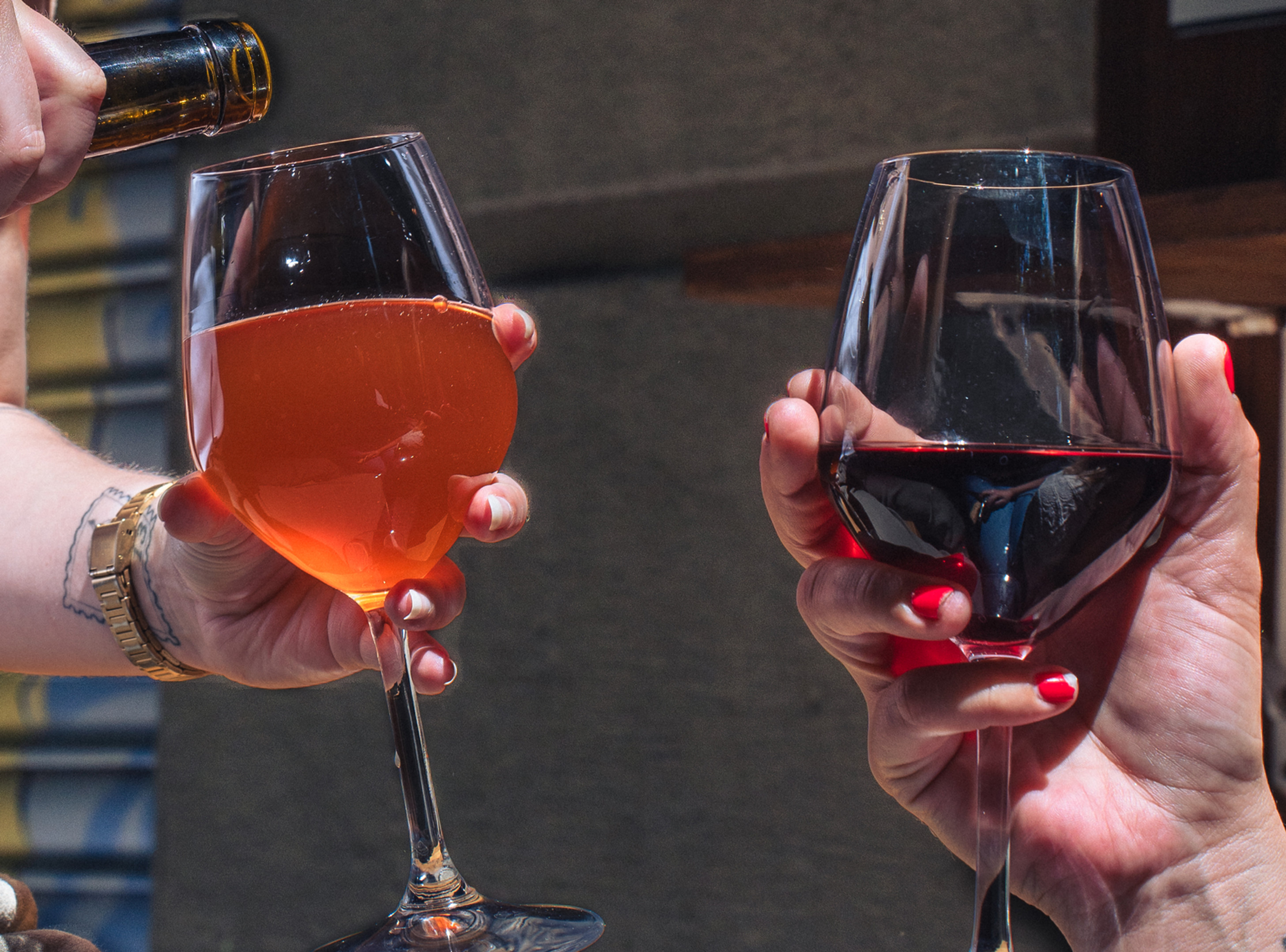 Comparación entre vino natural y vino clásico en Rosa Barcelona