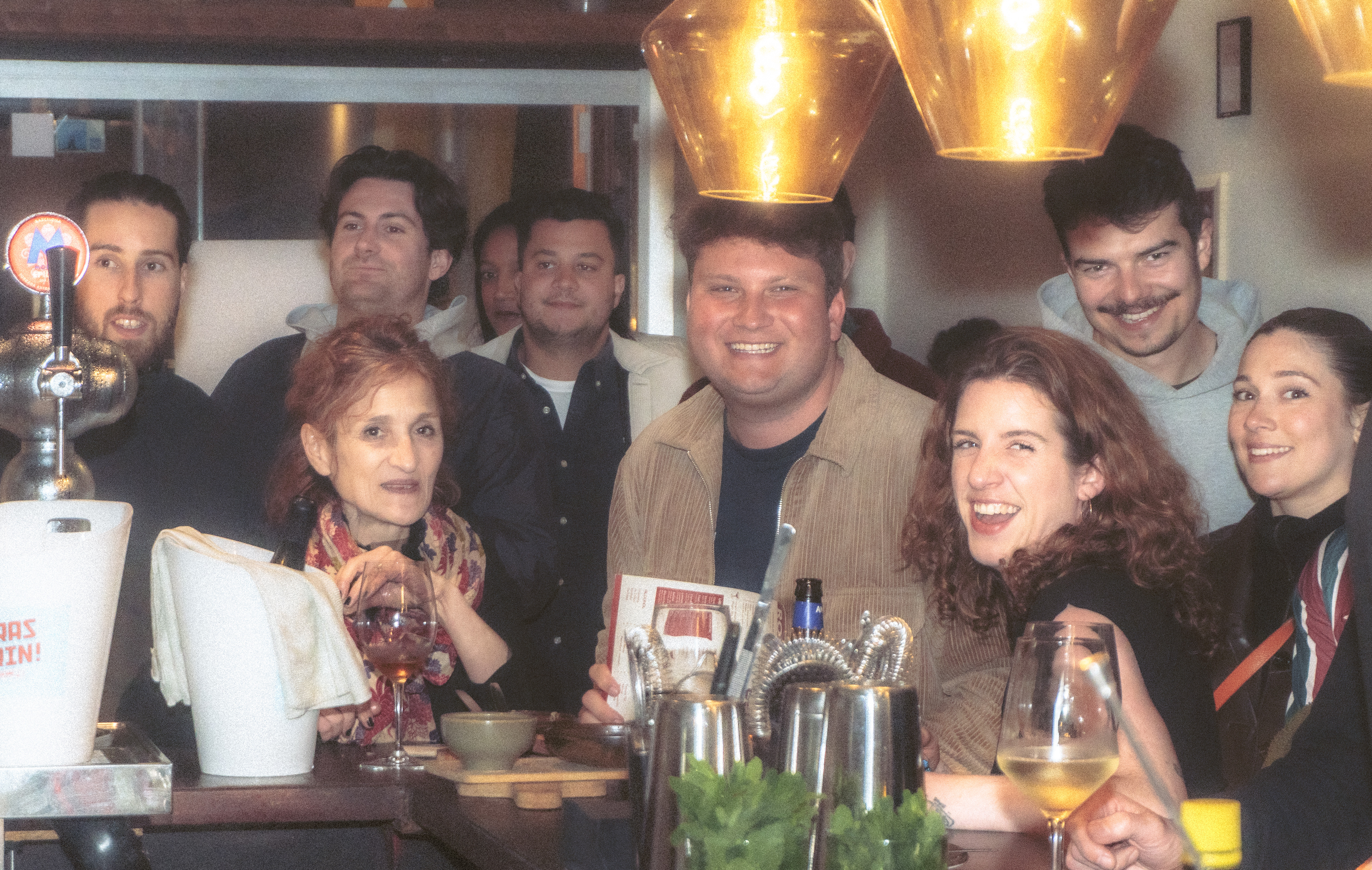 Ambiente de una noche en el bar Rosa, Sant Antoni Barcelona