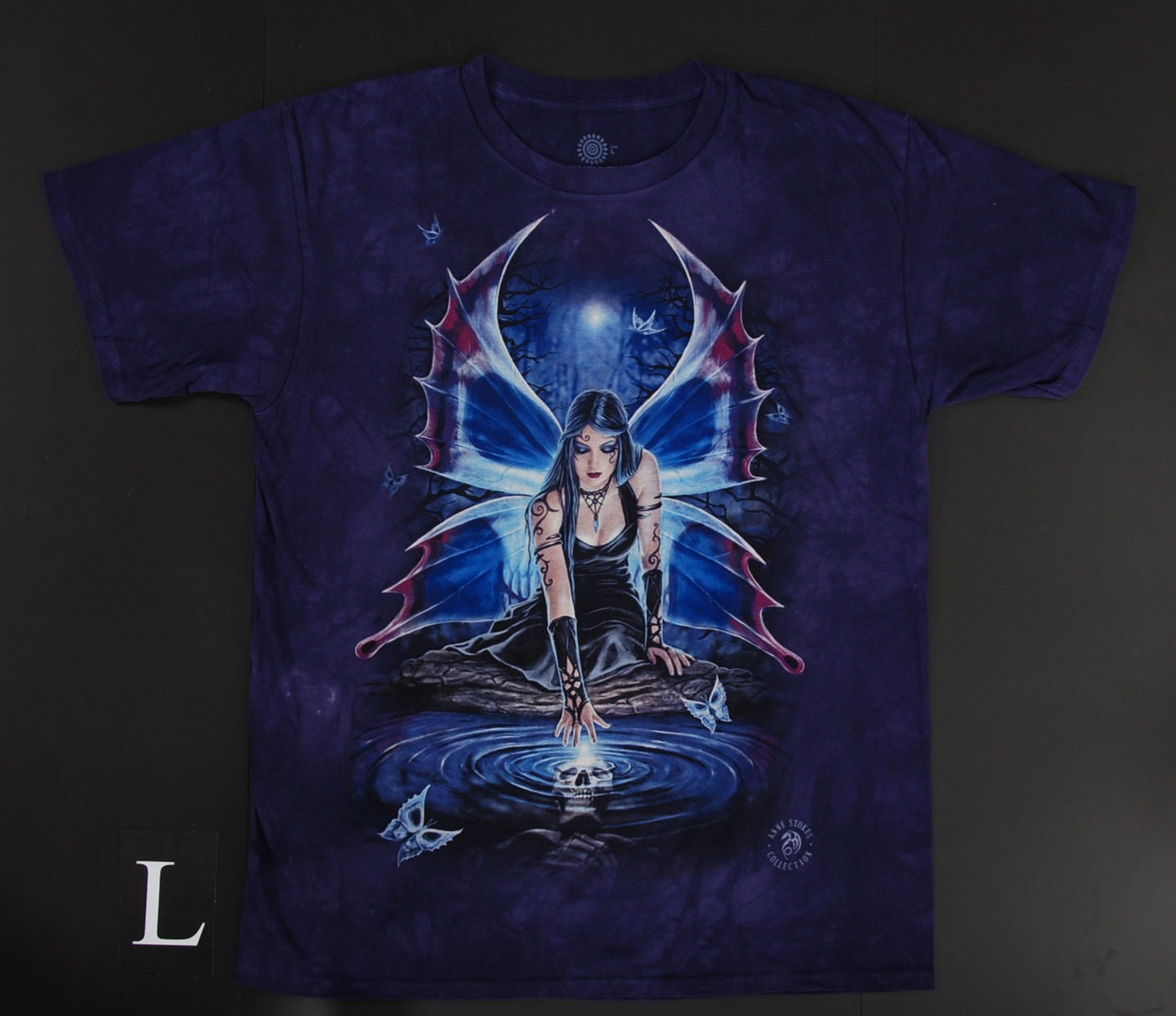 Gothic Fee T-Shirt – Lila Fantasy Motiv